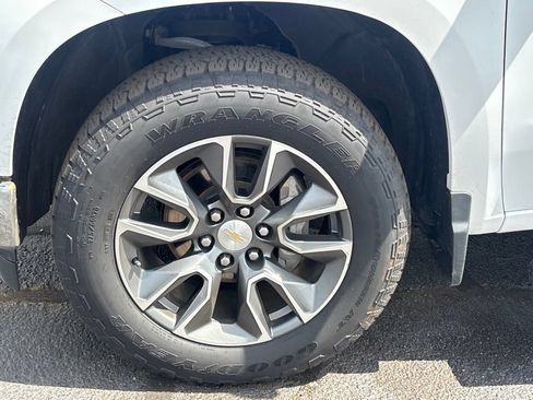 Used 2023 Chevrolet Silverado 1500 LT AWD/4WD image 25