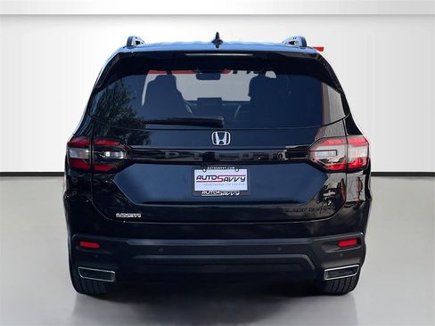 Used 2025 Honda Pilot Black Edition image 6