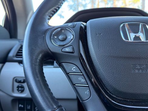 Used 2017 Honda Pilot Touring image 23