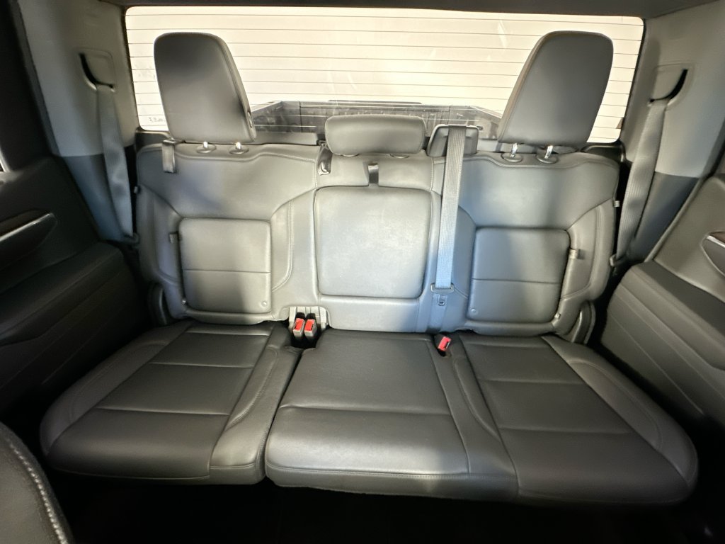 Used 2025 GMC Sierra 1500 SLT AWD/4WD image 13