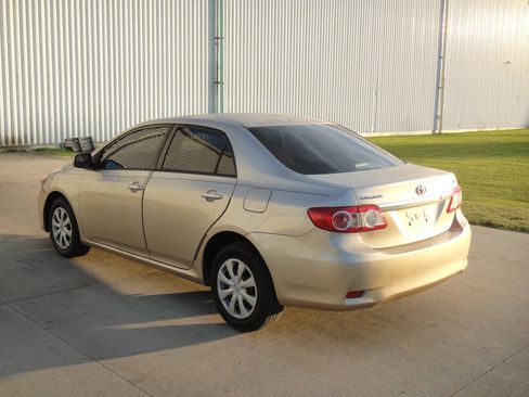 Used 2011 Toyota Corolla LE image 8