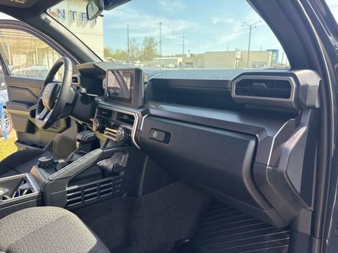 Used 2025 Toyota 4Runner SR5 AWD/4WD image 21