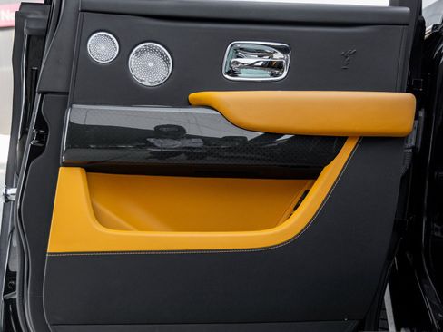 Used 2023 Rolls-Royce Cullinan Black Badge w/ Dark Exterior Package image 39