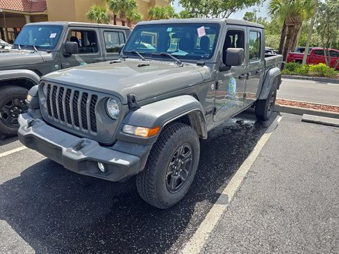 Used 2021 Jeep Gladiator Sport AWD/4WD image 2