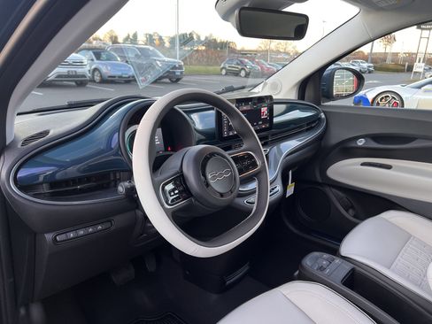 New 2025 FIAT 500 e w/ Quick Order Package 21B Icona image 16