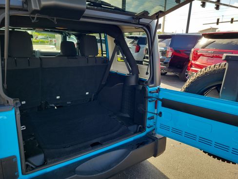 Used 2018 Jeep Wrangler Unlimited Sport S AWD/4WD image 5