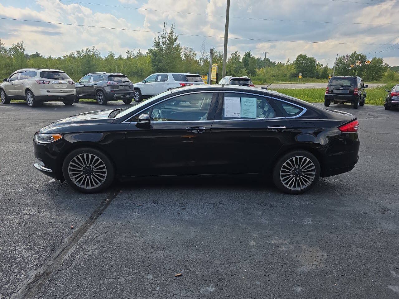 Used 2017 Ford Fusion SE w/ Fusion SE Technology Package AWD/4WD image 9