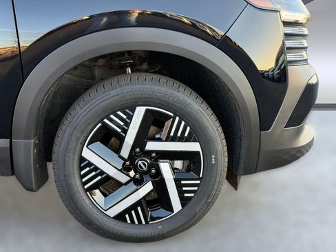 New 2026 Nissan Kicks SV w/ SV Premium Package image 9