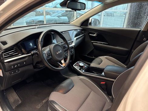Certified 2022 Kia Niro EX w/ Cold Weather Package image 20