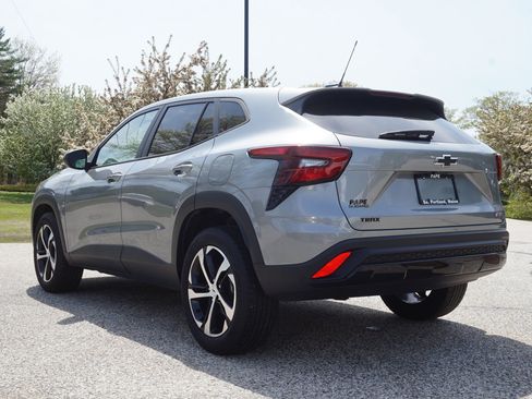 Used 2024 Chevrolet Trax RS FWD image 7