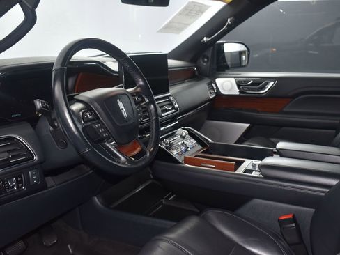 Certified 2023 Lincoln Navigator L Reserve w/ Equipment Group 201A image 8