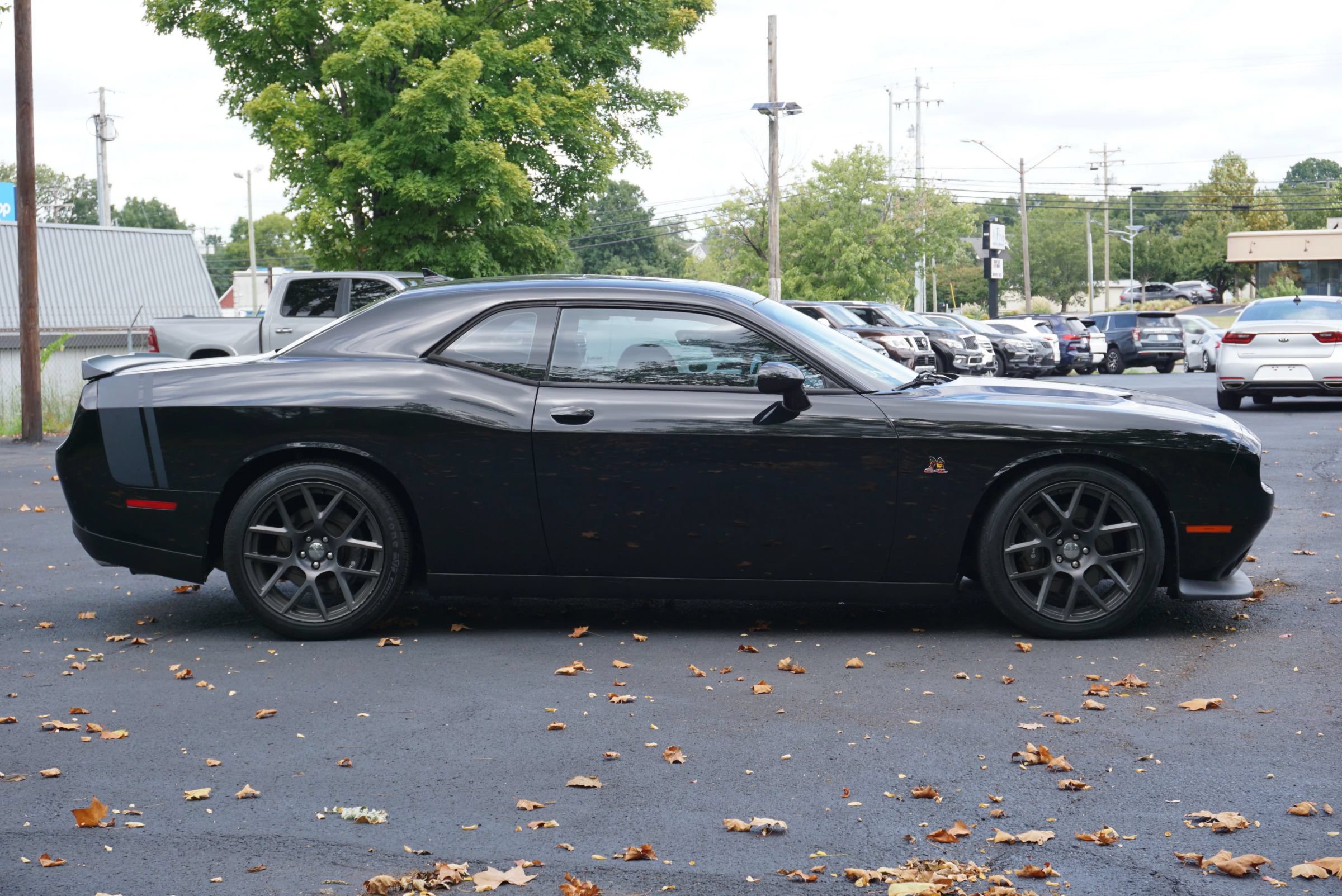 Used 2016 Dodge Challenger R/T Scat Pack w/ Leather Interior Group RWD image 4