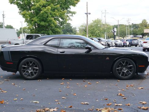 Used 2016 Dodge Challenger R/T Scat Pack w/ Leather Interior Group RWD image 4