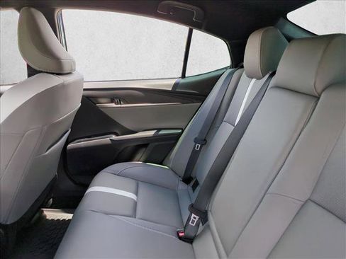 Used 2025 Toyota Camry SE FWD image 18