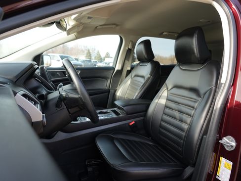 Used 2024 Ford Edge SEL w/ Convenience Package image 16