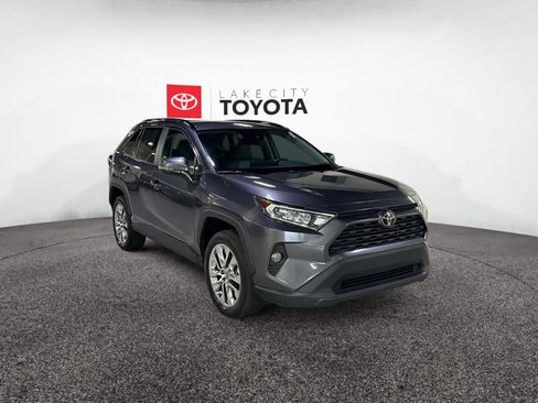 Used 2021 Toyota RAV4 XLE Premium image 10