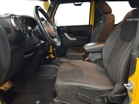 Used 2015 Jeep Wrangler Rubicon w/ Power Convenience Group image 9