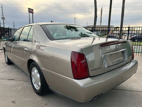 Used 2000 Cadillac De Ville Sedan w/ Comfort/Convenience Pkg image 4