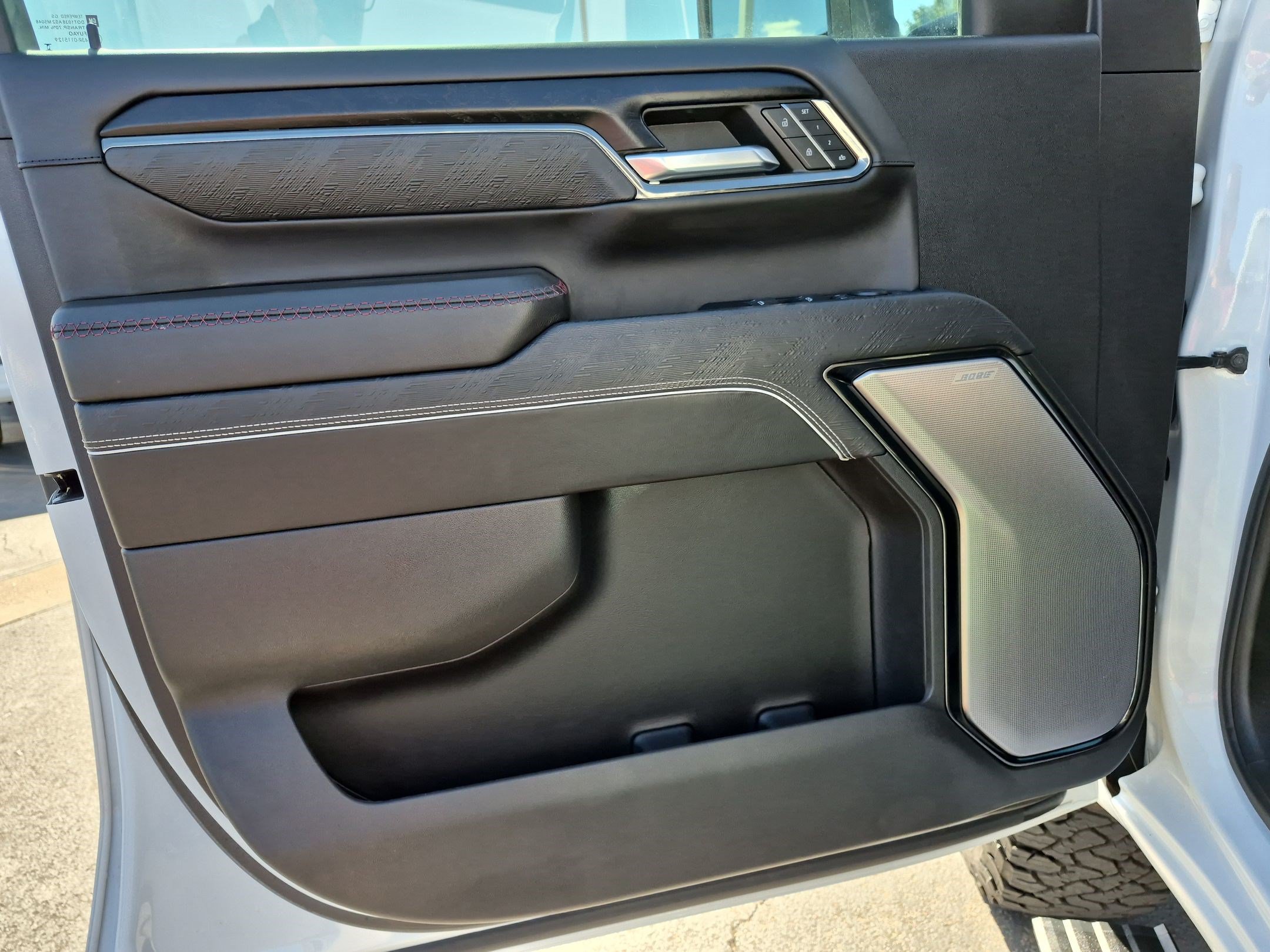 Used 2024 GMC Sierra 2500 AT4X AWD/4WD image 12