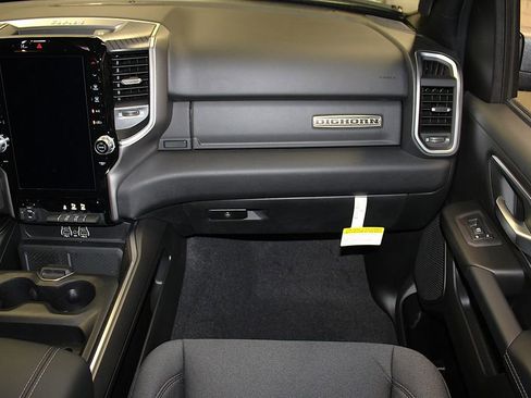 New 2026 RAM 1500 4x4 Crew Cab image 31