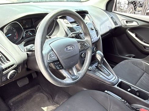 Used 2017 Ford Focus SE FWD image 22