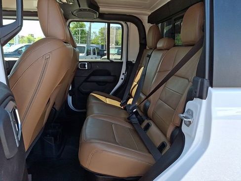 Certified 2022 Jeep Gladiator Overland w/ Popular Equipment Package AWD/4WD image 10