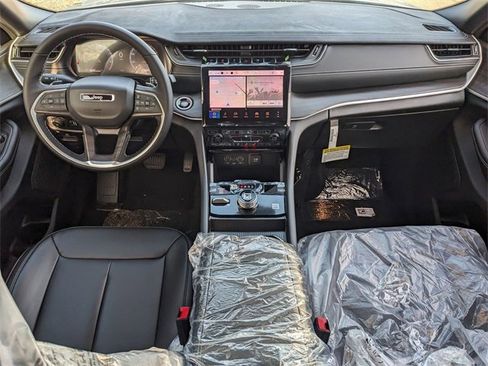 New 2025 Jeep Grand Cherokee Limited image 13