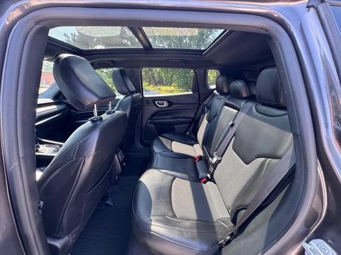 Used 2022 Jeep Compass Latitude w/ Sun and Sound Group FWD image 11