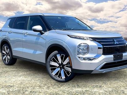 Used 2025 Mitsubishi Outlander SE