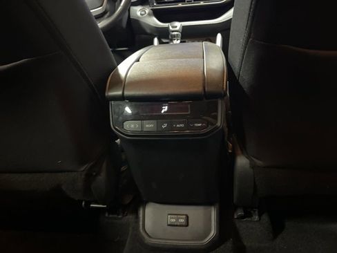 Used 2024 Toyota Highlander XLE image 14