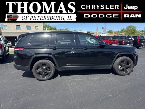 Used 2023 Jeep Grand Cherokee L Limited w/ Black Appearance Package AWD/4WD image 8