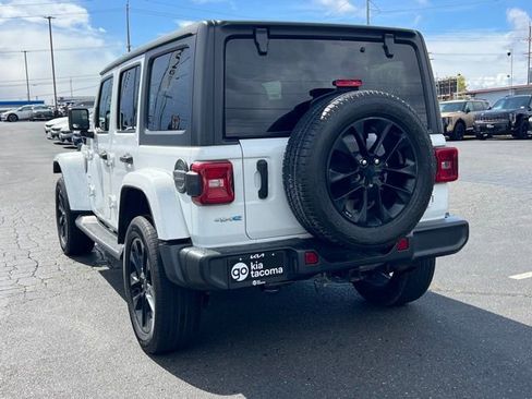 Used 2021 Jeep Wrangler Unlimited Sahara w/ Cold Weather Group AWD/4WD image 11