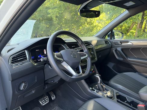 Used 2023 Volkswagen Tiguan SE R-Line AWD/4WD image 17