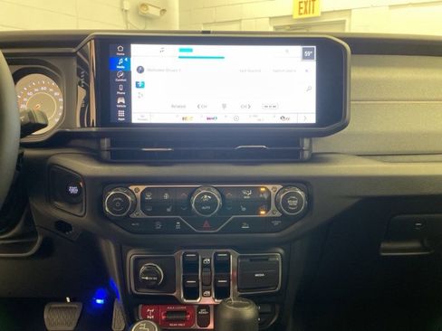 New 2025 Jeep Gladiator Willys image 9