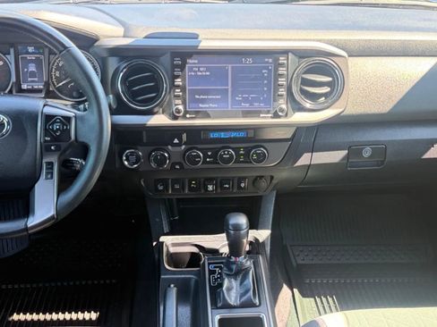Used 2022 Toyota Tacoma TRD Sport w/ Technology Package AWD/4WD image 17