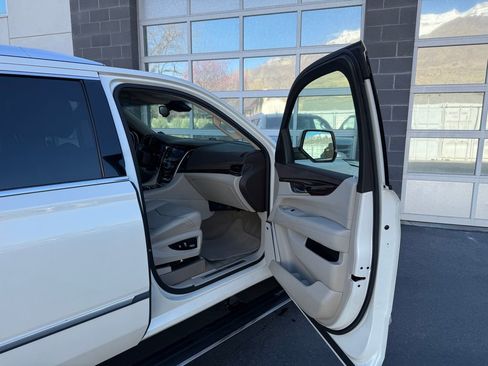 Used 2015 Cadillac Escalade ESV Premium RWD image 14