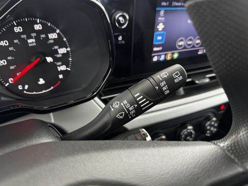 Used 2025 Chevrolet Trax LS image 28