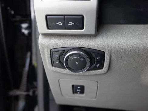 Used 2016 Ford F150 Lariat image 41