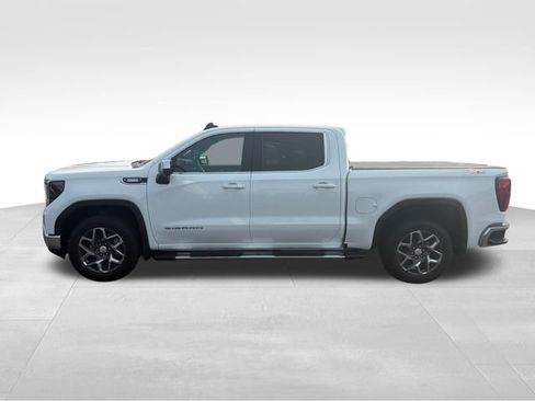 Used 2022 GMC Sierra 1500 SLE AWD/4WD image 2