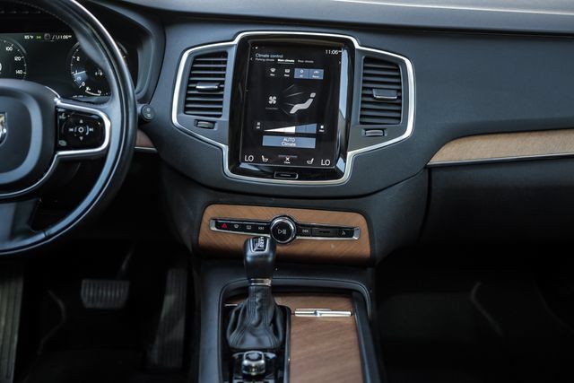 Used 2021 Volvo XC90 T6 Momentum AWD/4WD image 25