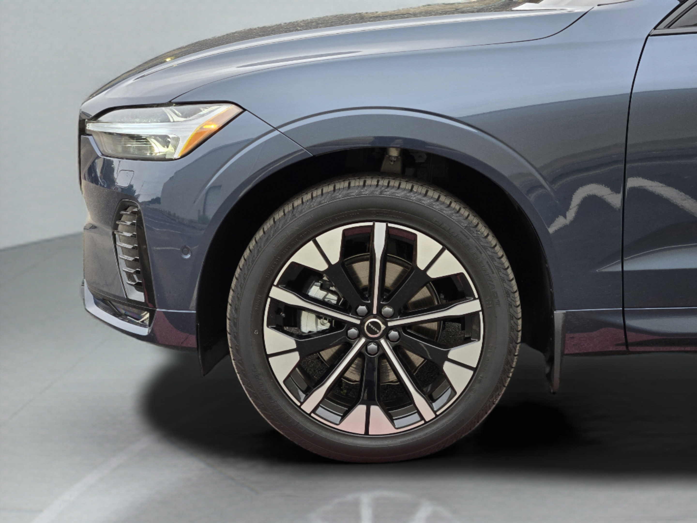 Used 2026 Volvo XC60 B5 Plus w/ Protection Package Premier AWD/4WD image 29