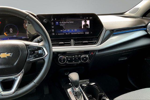 Used 2025 Chevrolet Trax LT w/ Driver Confidence Package FWD image 9