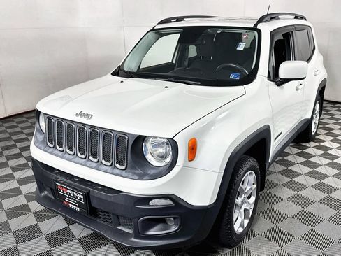 Used 2015 Jeep Renegade Latitude w/ Popular Equipment Group AWD/4WD image 3
