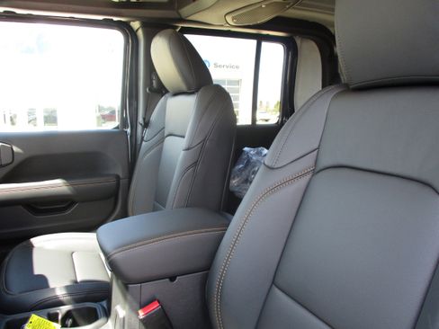 New 2026 Jeep Gladiator Sport image 35