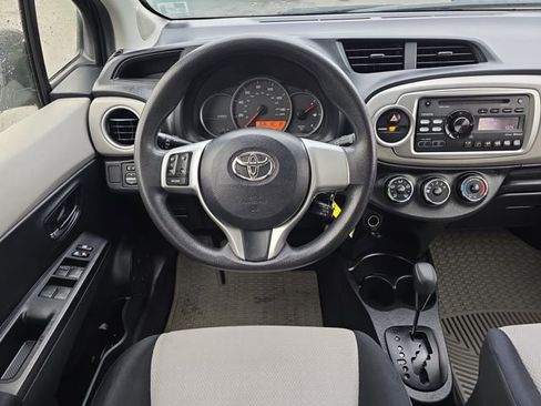 Used 2013 Toyota Yaris L image 18