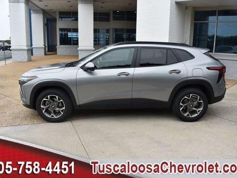 Used 2024 Chevrolet Trax LT w/ Driver Confidence Package FWD image 6