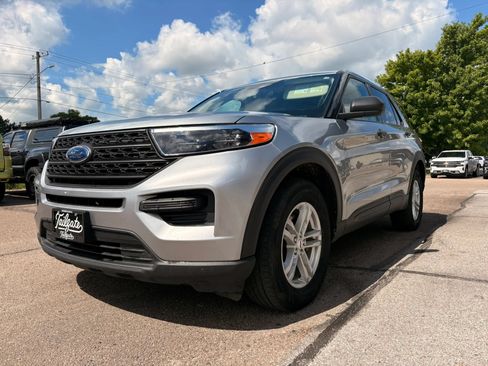 Used 2023 Ford Explorer 4WD w/ Class IV Trailer Tow Package image 4