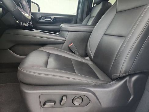 Used 2025 Chevrolet Suburban LT w/ Comfort Package AWD/4WD image 21