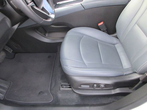 Used 2023 Buick Enclave Essence image 20