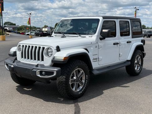 Used 2018 Jeep Wrangler Unlimited Sahara w/ Uconnect 4C Nav & Sound Group AWD/4WD image 4